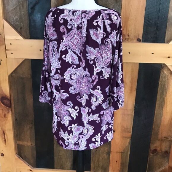 ROZ and ALI tunic top with gold accent hardware - Picture 4 of 5